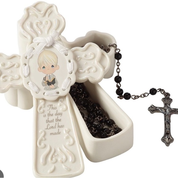 PRECIOUS Moments Cross Shaped Rosary box/boy - Picture 1 of 3